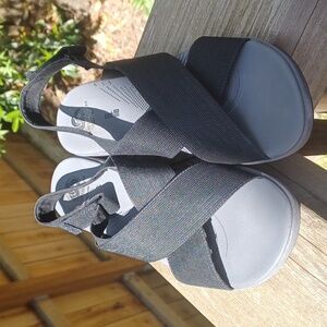 Clarks Cloud Cushion Stretch Strap Adjustable Sandals